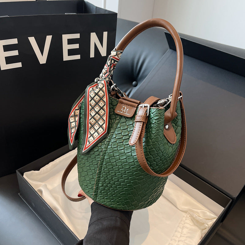 179.9USD--Brown Fashion: A Handbag That Interprets Fashion and Practicality (Upgraded model)