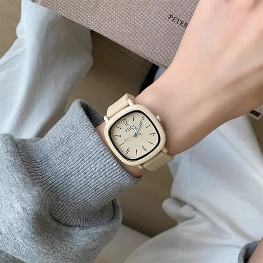 299.9USD --Fashionable and high-quality watches，mechanical movement